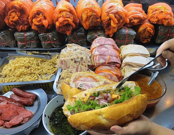 Saigon Street Food By Night